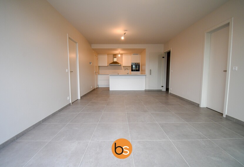 Ruim, lichtrijk appartement met 2 slaapkamers en 2 badkamers op wandelafstand van de Grote Markt en de Menenpoort