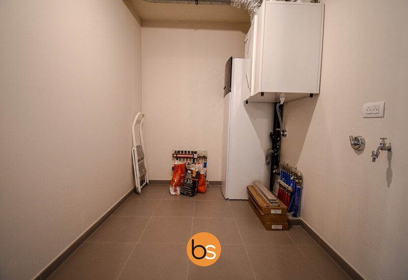 Ruim, lichtrijk appartement met 2 slaapkamers en 2 badkamers op wandelafstand van de Grote Markt en de Menenpoort