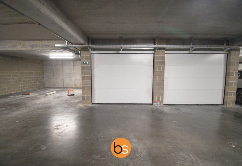 Ruim, lichtrijk appartement met 2 slaapkamers en 2 badkamers op wandelafstand van de Grote Markt en de Menenpoort